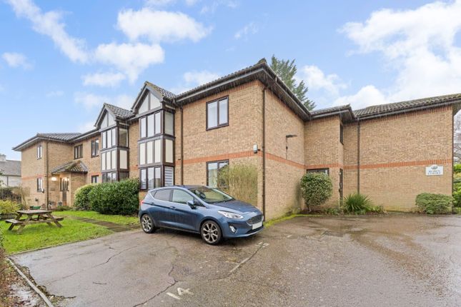 12, Robin Court, Harpenden photo 2