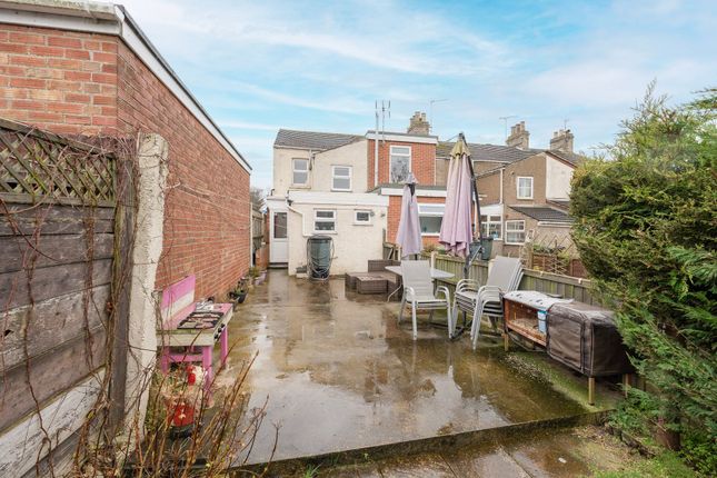 122 Beccles Road, Great Yarmouth photo 2