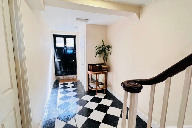 Flat 2, 20, New Street, Penzance photo 5