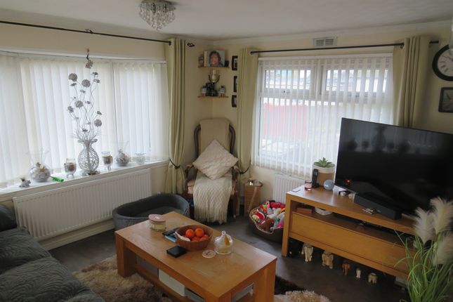 Mobile/park home for sale in Stopsley Mobile Home Park, St. Thomas's Road, Luton
