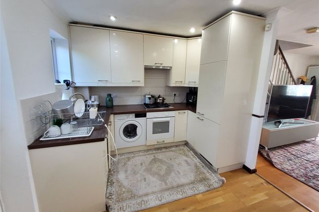 20, Brockleyside, Stanmore photo 4