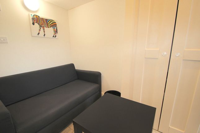 Room to rent in Dundee Street, Northampton