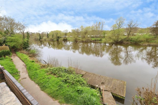 20, Severn Side, STOURPORT-ON-SEVERN photo 2