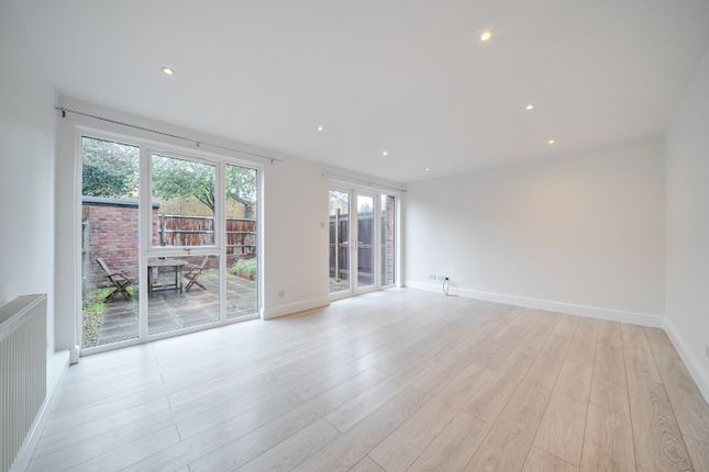 62, Larch Close, London photo 2