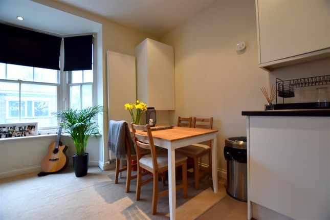 Flat 1, 64 Castle Walk, Reigate photo 2