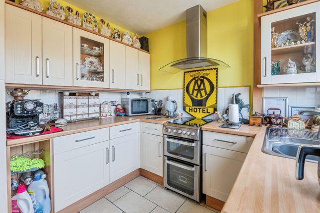8, South Hill Crescent, Stanford-le-Hope photo 4