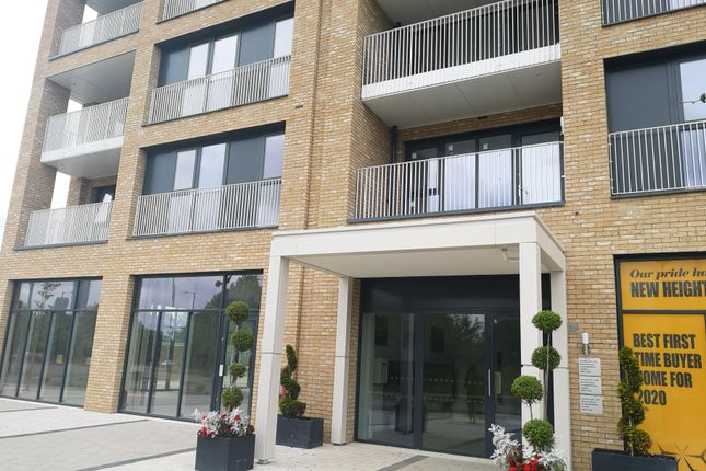 Thumbnail Flat to rent in Baronet House, 9 Lakeside Drive, London