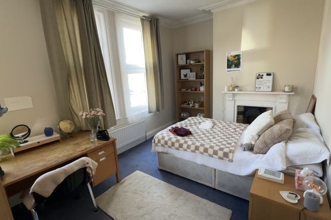 Brudenell Road Hyde Park, Leeds photo 4