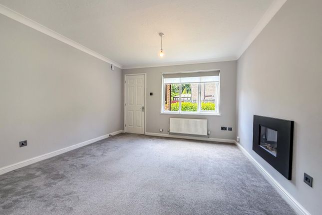 12, Wyedale Close, Buxton photo 2
