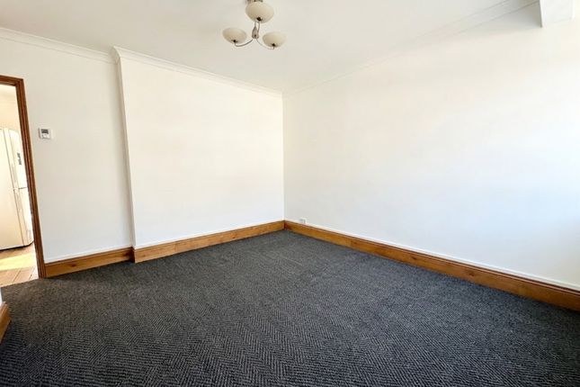 Copy, DUM, Second Avenue, Dagenham, Essex photo 5