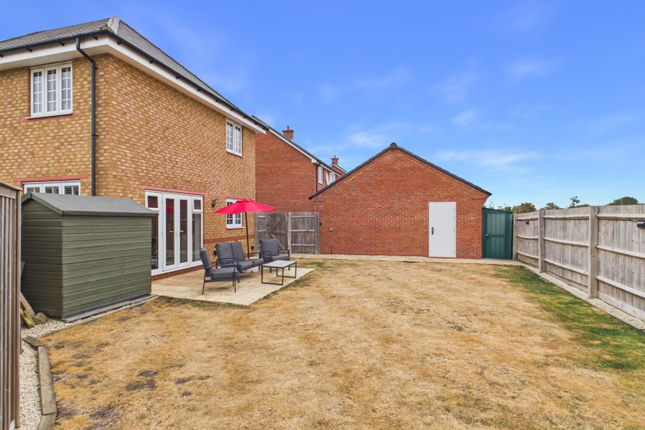 23, Moorhen Grove, Southam photo 4
