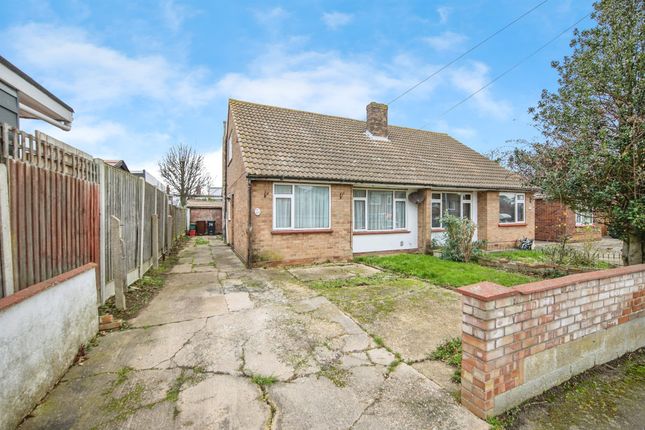 3-bed bungalow on 74, Windmill Park, CLACTON-ON-SEA, £185,000