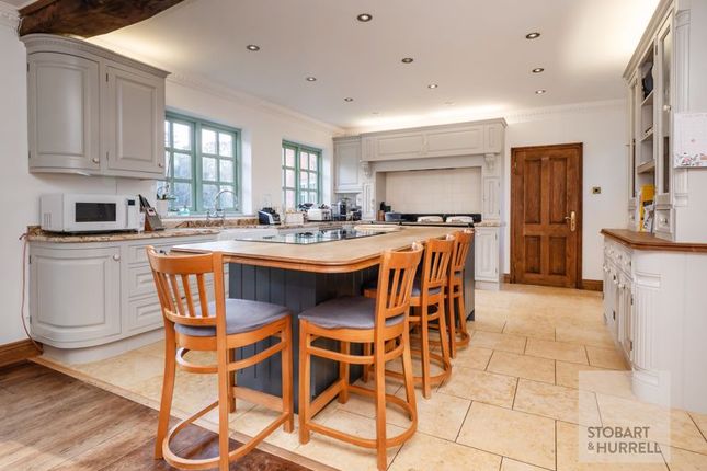 Kitchen Breakfast Bar