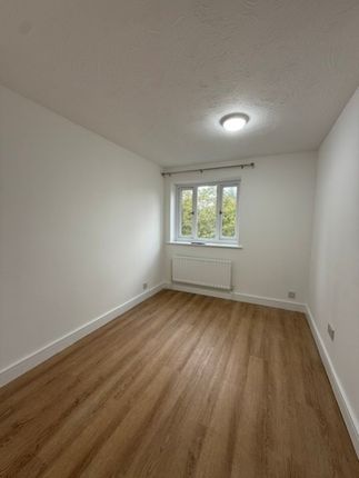 76, Alliance Close, Wembley photo 5