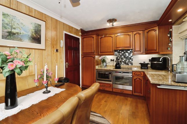 6, Cromford Drive, Chesterfield photo 2