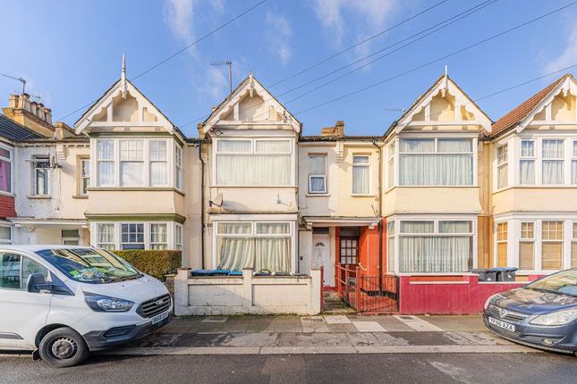 Flat for sale in Winchester Road, London