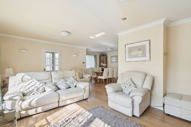 16, Curzon Place, Pinner photo 2
