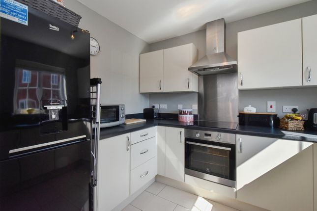28, Heol Y Gigfran, Llanelli photo 4