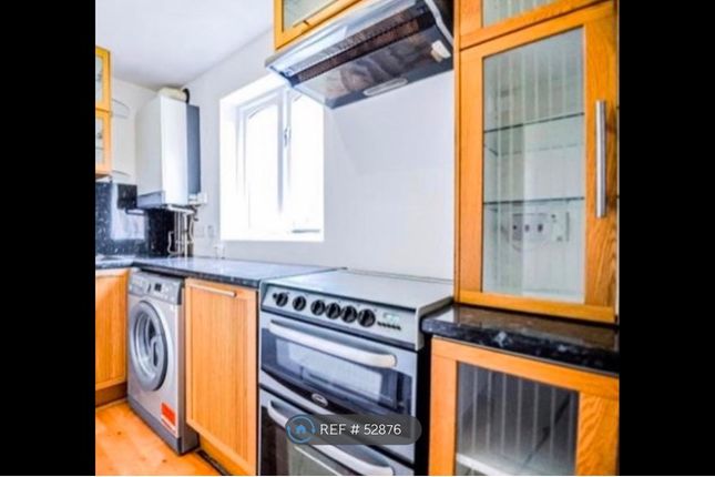 Vicarage Way, Colnbrook, Slough photo 3