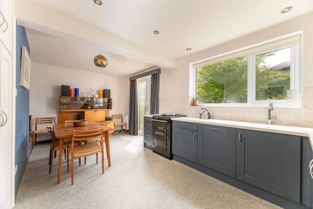 6, Castle Grove, Bingley photo 3