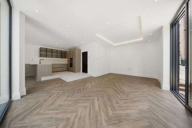 8 Bear Court, 6, Castlebar Hill, London photo 4