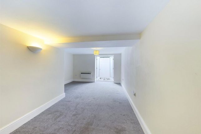 1, Queens Hotel Apartments, Pontefract photo 2