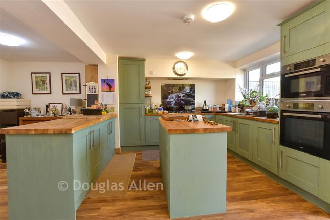9, Caldbeck, Waltham Abbey photo 3
