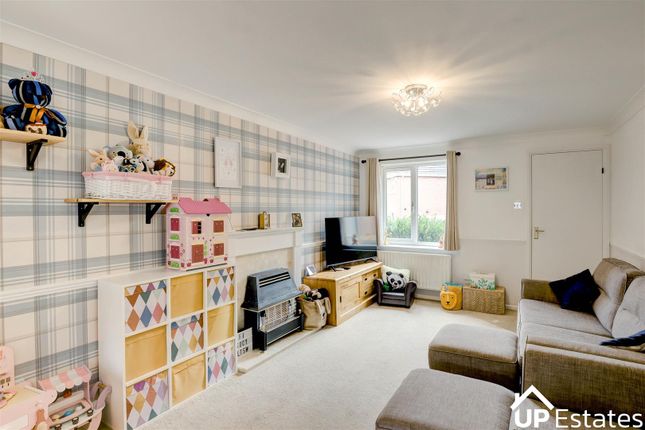 4, Hawthorn Way, Nuneaton photo 2