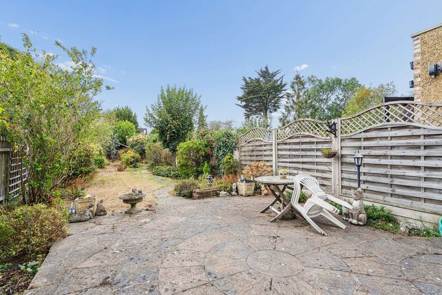 75 Oxhey Avenue, Watford photo 4