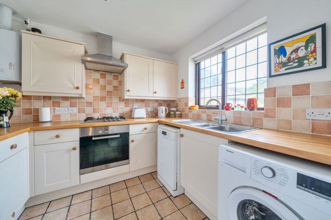 8 Pearmain Close, Bedford photo 2