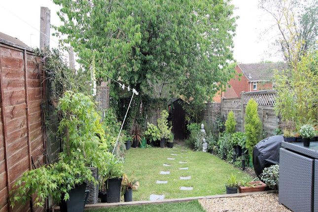 72, Wealden Way, Reading photo 3