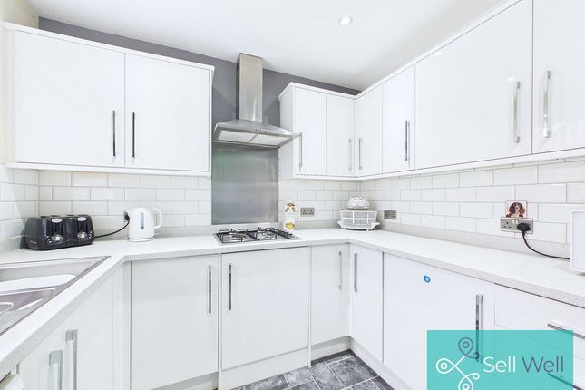 19, Everard Close, Manchester photo 4