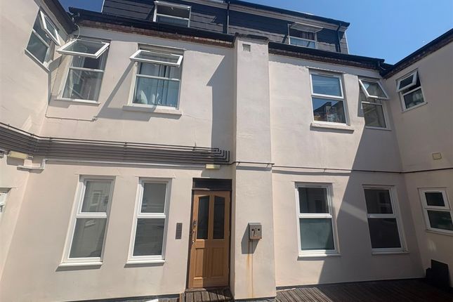 2-bed flat on Clarendon Road, Southsea, £130,000