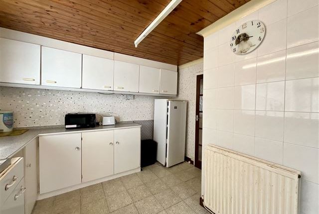 10, Wharncliffe Avenue Aston, Sheffield photo 5
