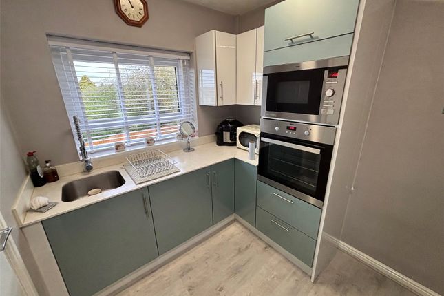 22, Hayward Avenue, Telford photo 3