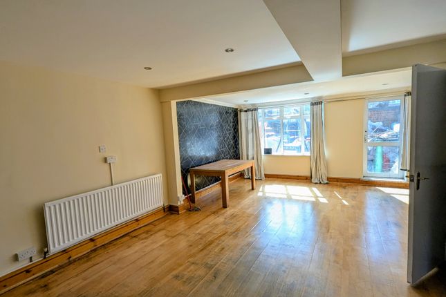 9, Lyndhurst Road, Edmonton photo 2