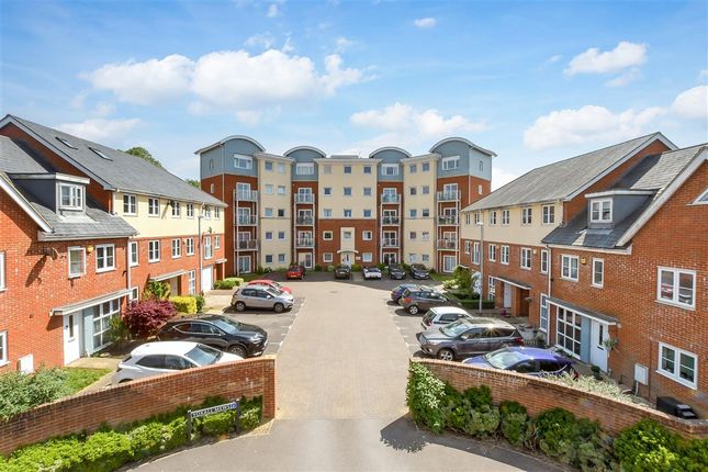 2-bed flat on Yoxall Mews, Redhill, £180,000