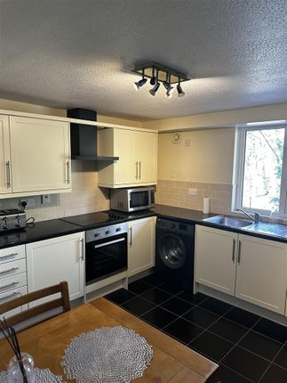 22, Stuart Court, Andover photo 2