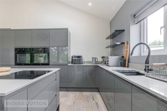 5, Coniston Close, Oldham photo 4
