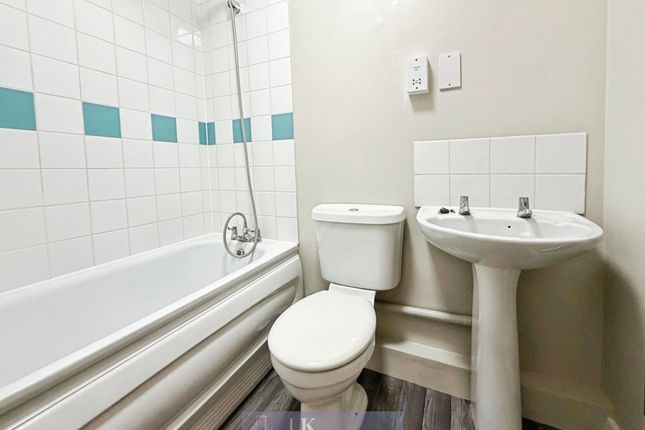Flat 4, Rivendell Court, Farnborough photo 4