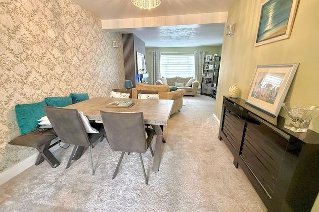 12, Gilded Acre, Dunstable photo 5