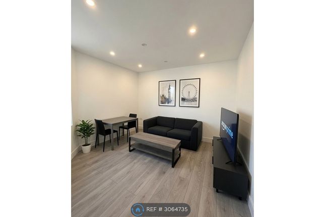 Flat, Amhurst Road, London photo 2