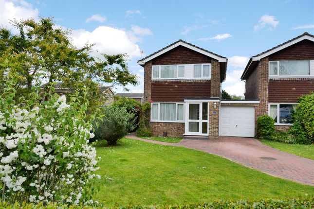 Thumbnail Detached house for sale in Heron Close, Calne