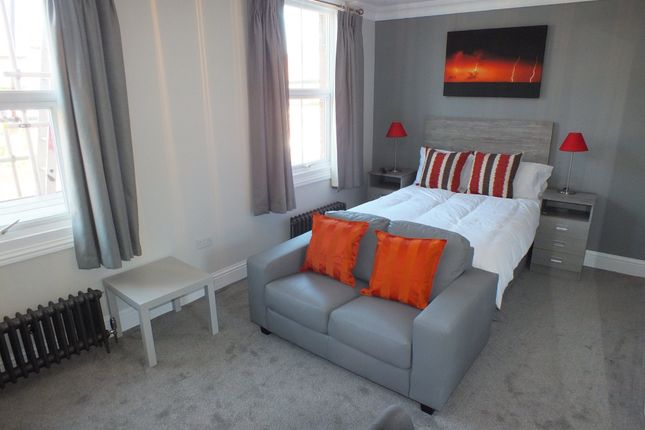 Thumbnail Room to rent in Jesse Terrace, Reading