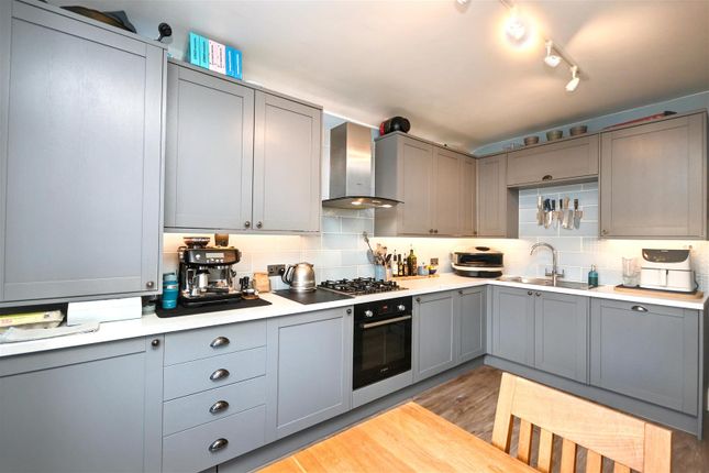 Flat 2, 65, Vicarage Road, Eastbourne photo 3