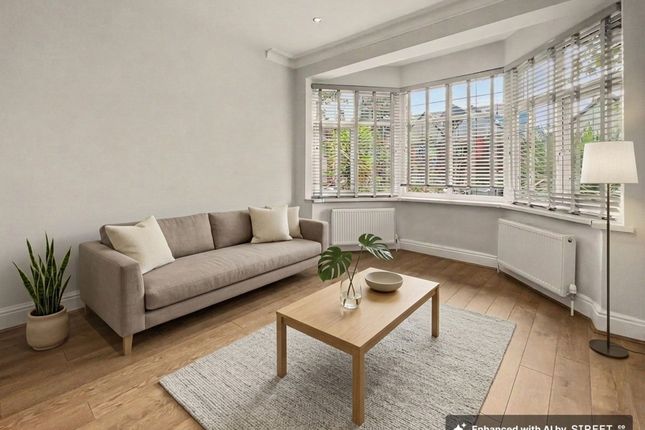 7 Salisbury Drive, Manchester photo 4