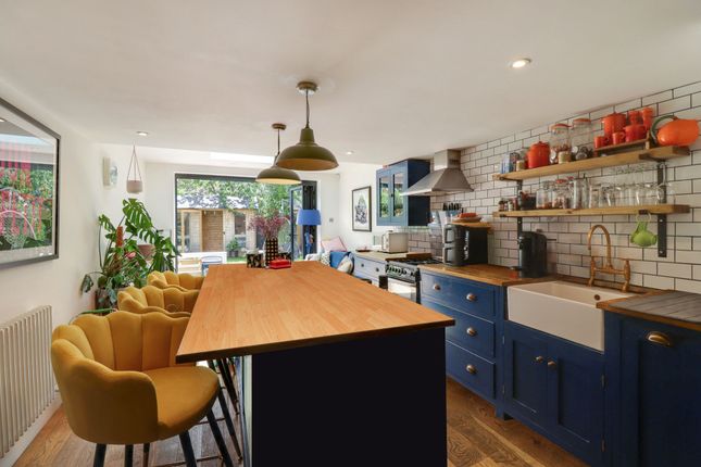 314 Walton Road, West Molesey photo 2