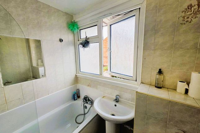 Room 2, 269 St. Agnells Lane, Hemel Hempstead photo 5