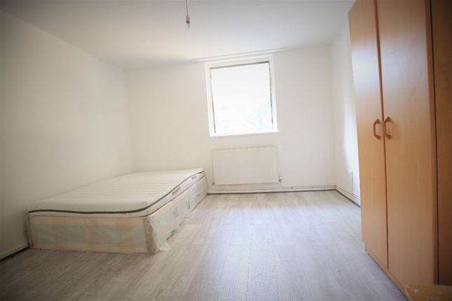 70 Ashbrook Road, London photo 5