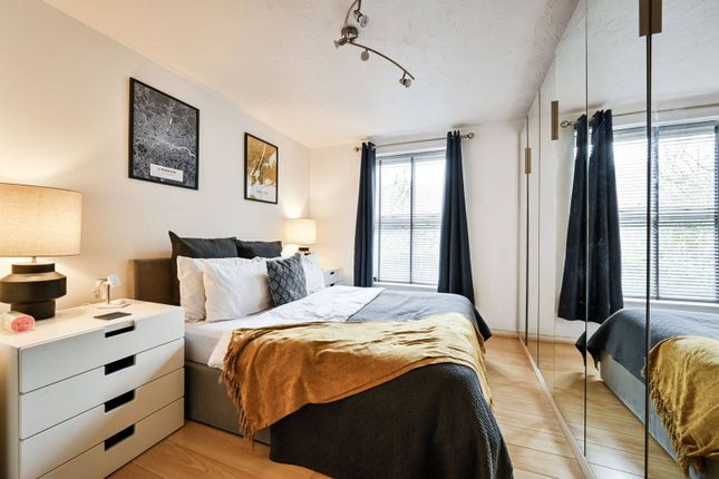 Flat for sale in Mapeshill Place, Willesden Green, London